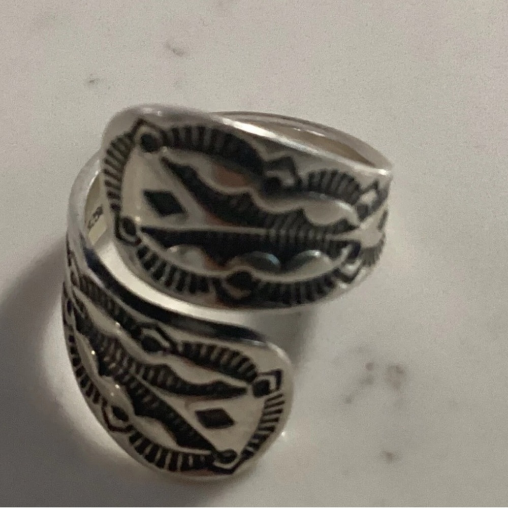 ISO. Carolyn Pollack Silver and Black Bypass Adjustable Ring 8.5-10